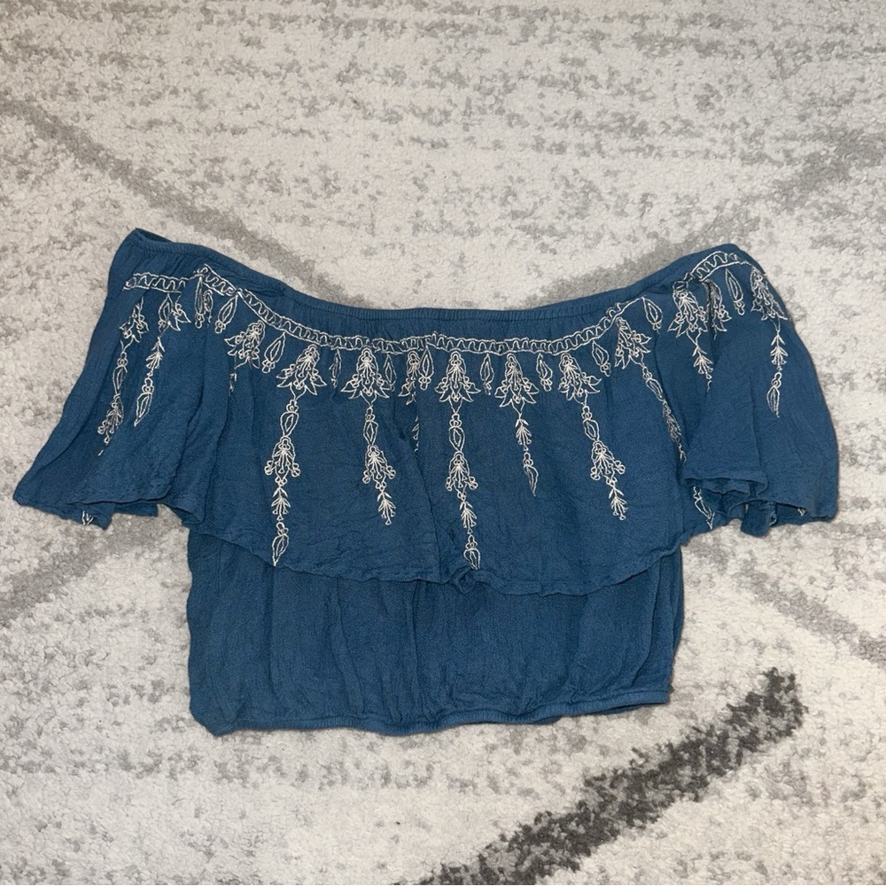 OFF-THE-SHOULDER EMBROIDERED CROP TOP